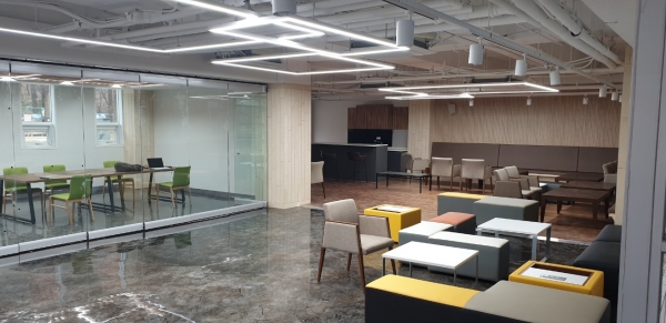 21일 문을 연 대전청년하우스의 공유라운지 모습.