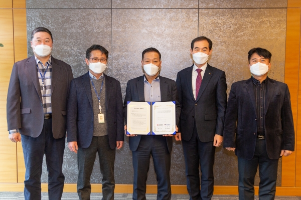 최향동 서부발전 감사(왼쪽 세 번째) 비대면 업무협약식