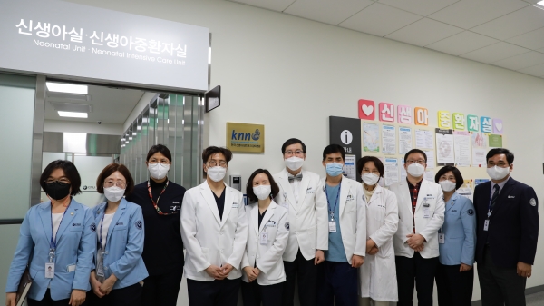 KNN가입병원 현판식 진행 모습