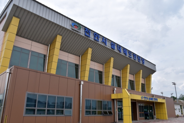 천안시 실내배드민턴장 전경