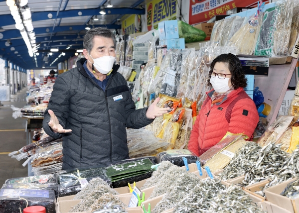 김동일 보령시장 설 맞이 전통시장 위문 사진