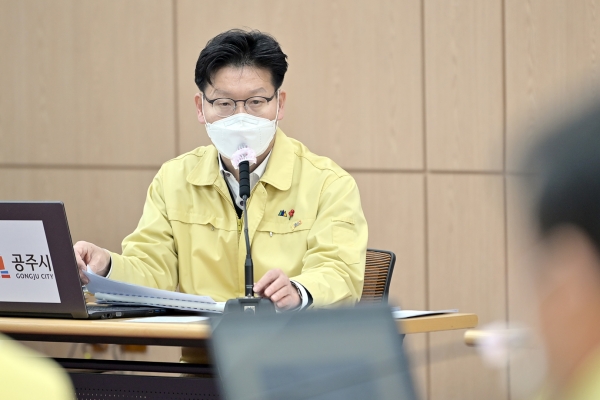 8일 시청 대백제실에서 열린 주간업무보고회 개최 모습