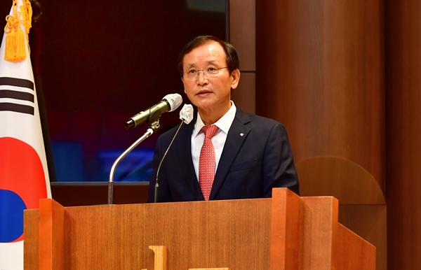 KIST 윤석진 원장이 9일(화) 서울 성북구 KIST 본원에서 개최된 KIST 제55주년 개원기념식에서 기념사를 하고 있다