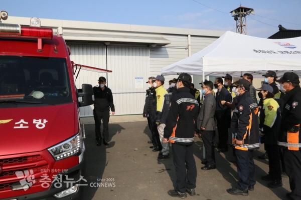 10일 오전 보령 소방과 경찰, 특수구조단 등 유관기관이 합동 수색에 참여한 모습