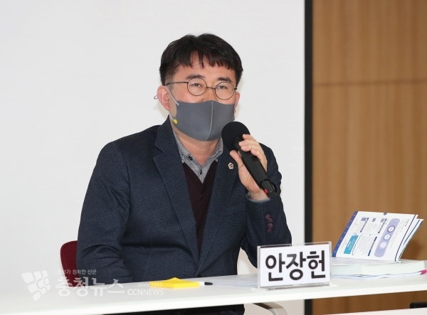 충남형 뉴딜의 과제와 방향 토론회 패널로 나선 안장헌 의원