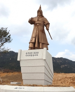 이순신 동상(예산시 삽교읍 목리 687-3)