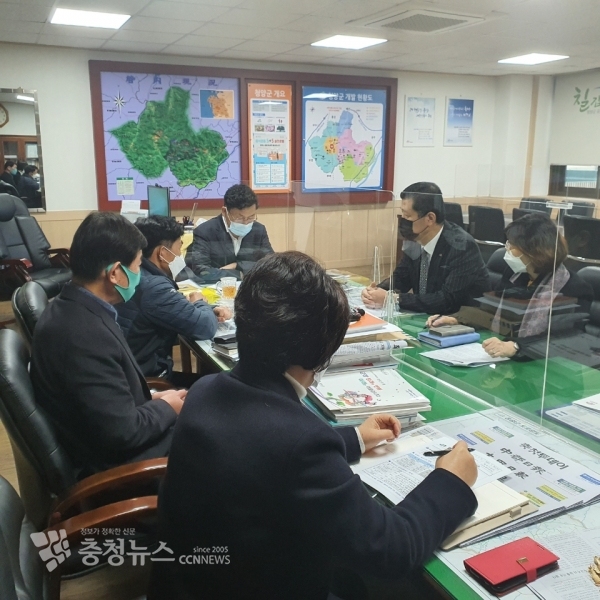 충남도-청양군 관계자가 25일 지역 특화산업을 매개로 한 대중국 국제 교류 협력 활성화 방안을 논의했다.