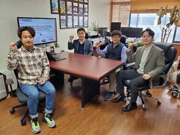 (왼쪽부터 충남대 김종헌 연구원, KAIST김일두 교수, 충남대 김현석 부교수, KAIST 정지원 박사