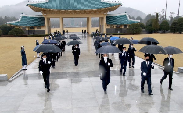 민주당 대전시당 3.1절 합동 참배 모습.