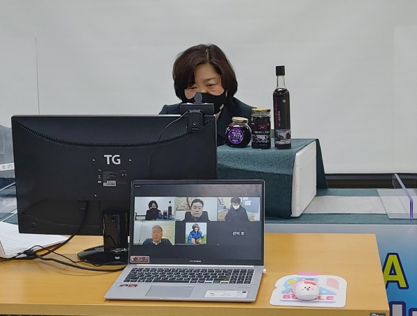 지난 5일 서산시농업기술센터에서 열린 온라인 수출 상담회 장면(ZOOM 화상회의)