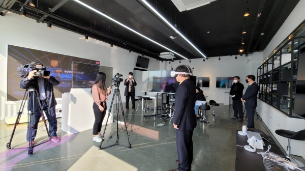 충남 VR·AR제작거점센터 ‘XR EVENT STUDIO’ 시연 모습