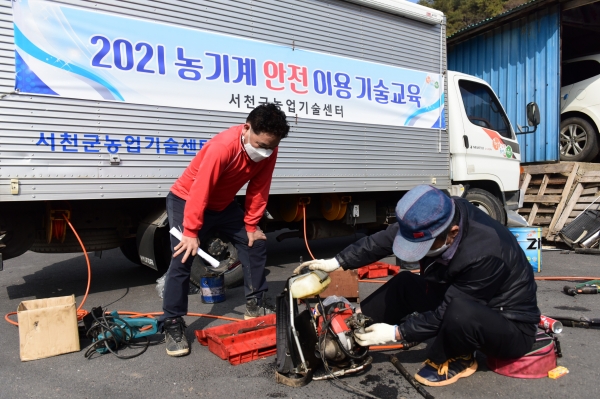 영농철 찾아가는 농기계 순회점검 모습