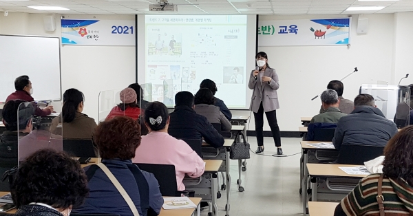 지난 10일 군 농업기술센터 대강당에서 열린 ‘농산물가공 창업보육 기초반 교육’ 오리엔테이션 모습