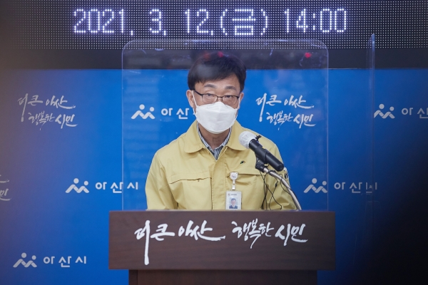 이종택 복지문화국장이 시정브리핑을 하고 있은 모습