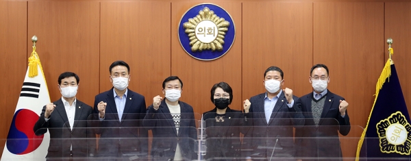 서산시의회 소음특위가 군비행장 피해 공동대응 총회에 참석했다.