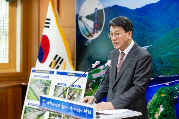 김돈곤 청양군수 3월 온라인 브리핑 실시 모습