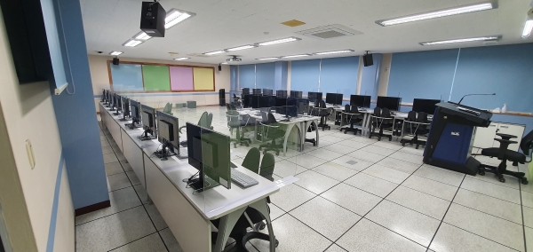 전의초등학교 미래형 컴퓨터실 구축 모습