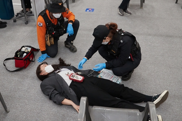 이상반응자 응급처치 훈련 장면