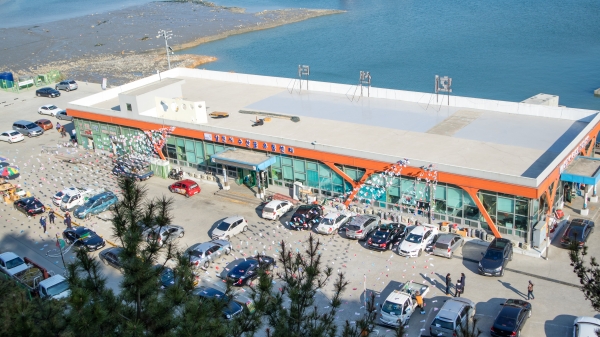 장고항 수산물 유통센터 외부 모습