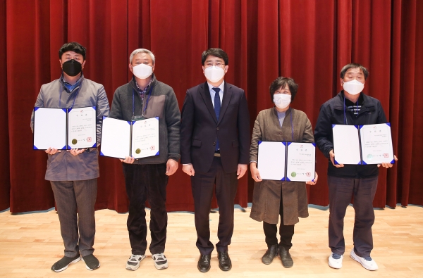 30일 농업기술센터 농업인교육관에서 열린 로컬푸드 생산농가 교육 수료식 모습