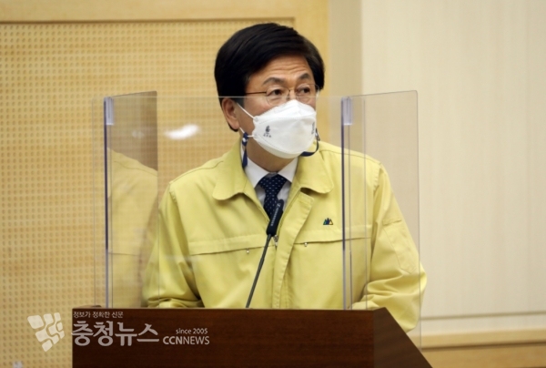 답변하는 최교진 세종시교육감