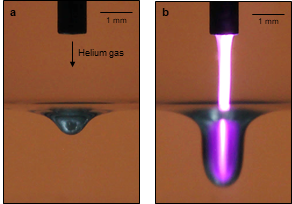 플라즈마 생성 유무에 따른 물 표면의 변화를 보여주는 실험 사진