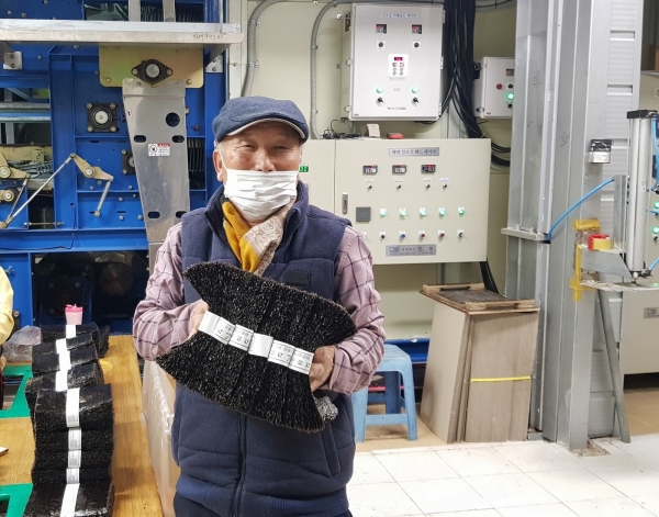 에너지절감형 김건조기를 설치한 고흥 김정술 대표는 생산능력과 품질이 높아져 경영개선이 도움이 됐다고 말했다