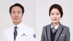 좌측부터 김지연 교수, 정지윤 직원