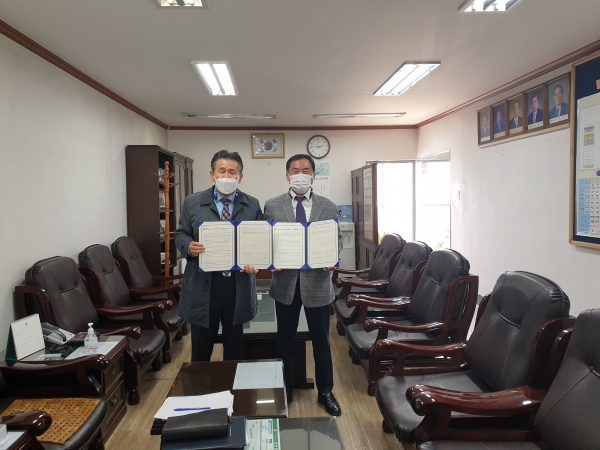 대전광역시 택시운송사업조합과 일자리 창출을 위한 업무협약 체결 모습