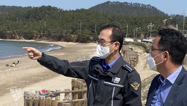 태안해경 성창현 서장이 6일 관내 밀입국 취약지를 돌아보며 해안경계 강화에 나섰다.  출처=태안해양경찰서