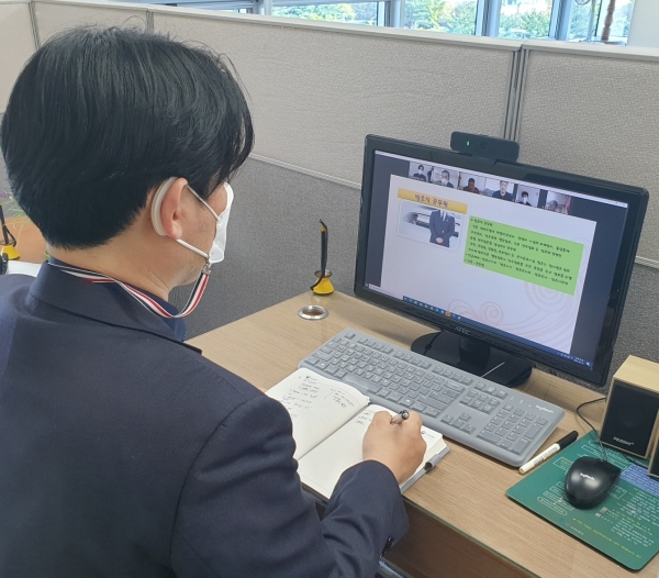 온라인 ZOOM 이용하여 5층 희망카페에서 실시