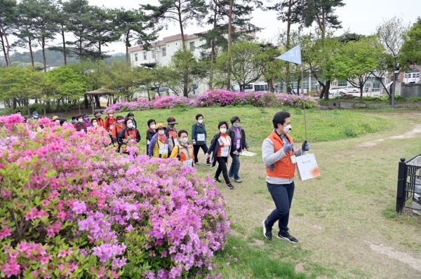 코로나19 극복을 위한 어르신 건강 걷기대회 개최 모습
