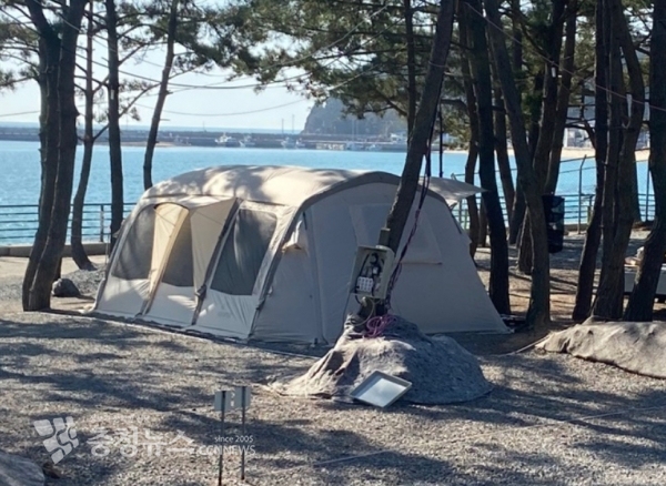 태안국립공원 지역내 해안가 미등록 캠핑 야영장 모습 / 출처=태안해양경찰서