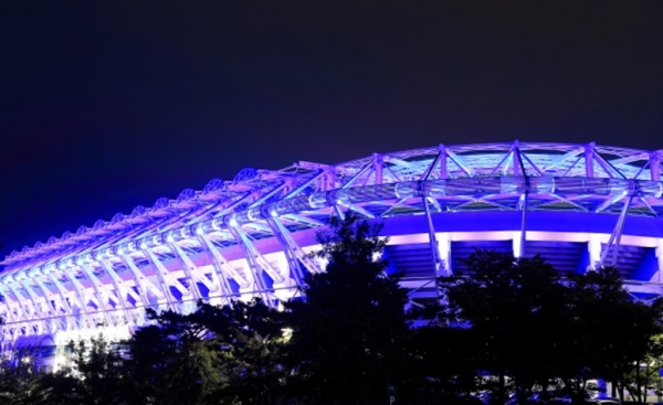 야간 경관조명을 점등한 대전월드컵경기장