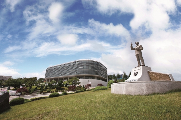 킴스가든 국제교류관 모습