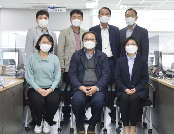 세종시의회 결산검사위원들.