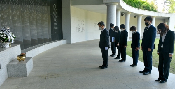 황원채 제41대 대전지방보훈청장 영렬탑 참배로 업무 시작