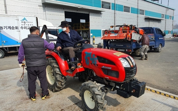세종시 농업기술센터 농기계를 임대하는 농업인