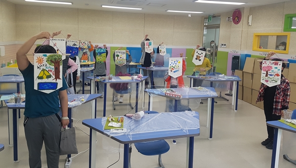 지난 4월 이달의 작가 행사 모습.