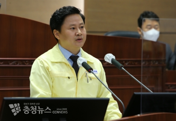 시정질문 하는 이은상 천안시의회 의원