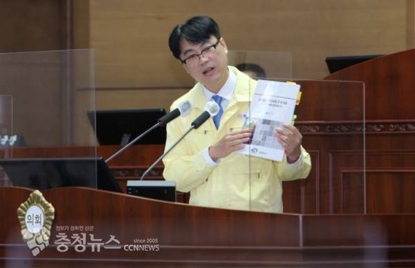 시정질문 하는 정병인 천안시의회 의원