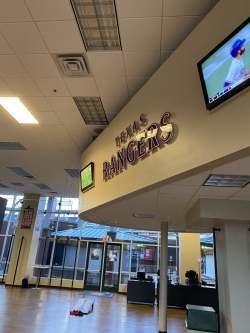 메이저리그 텍사스 레인저스 내 설치된 뉴딘콘텐츠의 스크린야구 시뮬레이터 ‘스크라이크존’