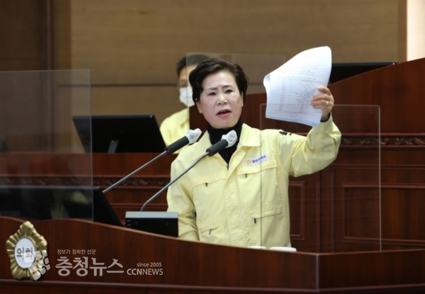시정질문 하는 김행금 천안시의회 의원