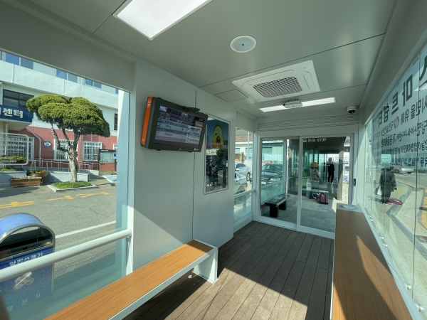 ‘스마트 버스승강장’ 내부 모습