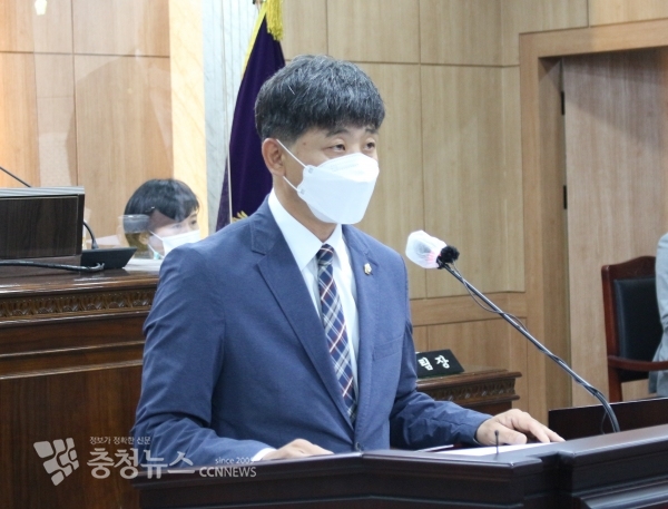 이병희 홍성군의원이 7일 제277회 임시회에서 5분발언을 하고 있다.