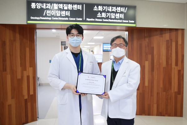 우정훈 전공의와 허규찬 교수