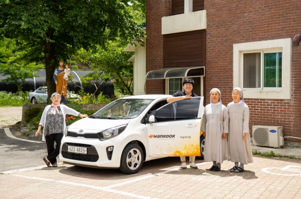 지난 2019년 차량나눔 사업 선정 기관, 경기도 안성 우술라의집2019년 사회복지기관 차량나눔 지원사업 대상에 선정된 경기도 안성 우술라의집 인수 당시 기념촬영 참고 사진
