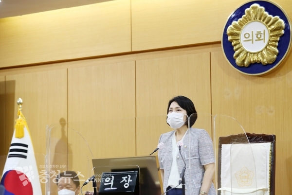 개회사 하는 이연희 서산시의회 의장