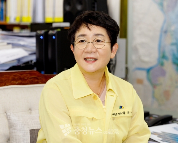박정현 대덕구청장, 충청뉴스 인터뷰 모습. /조민영 기자