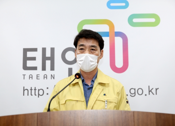 이원~대산 간 국도 신규노선 지정에 따른 향후 추진계획을 설명하는 태안군 이성종 건설도시과장.